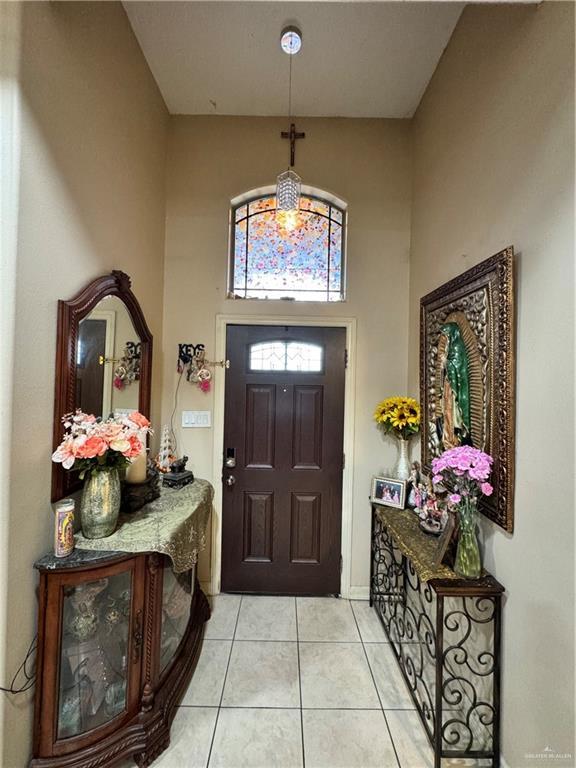 704 S 17th St, Hidalgo, TX 78557 - foyer entrance with light tile patterned flooring and a high ceiling