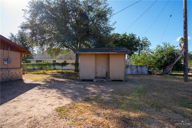 501 N Park Ave, Pharr, TX 78577 - view of yard featuring a storage shed