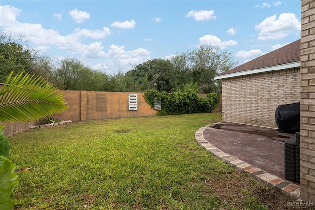 view of yard with a patio