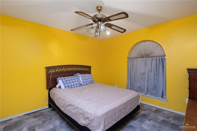 bedroom with ceiling fan