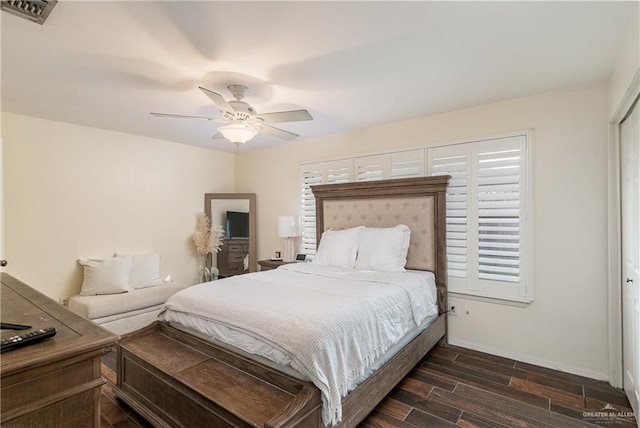 bedroom with wood tiled floor, visible vents, ceiling fan, and baseboards