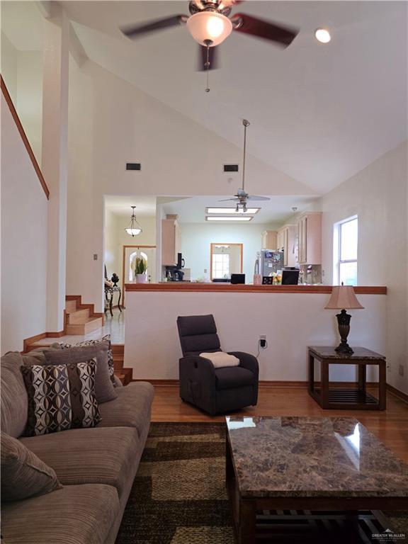 129 San Jacinto St, Mission, TX 78572 - photo 4