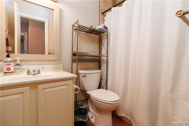 full bathroom with vanity, toilet, and a shower with curtain