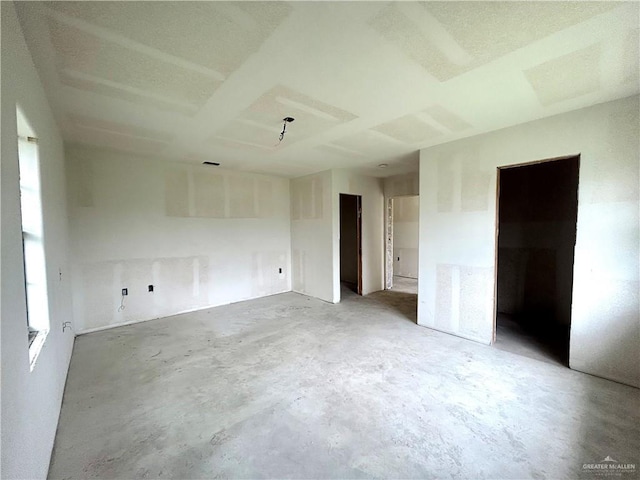 empty room featuring concrete flooring