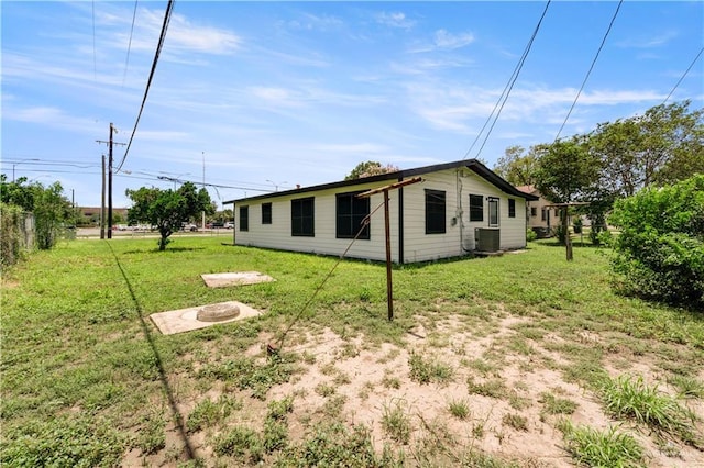 1125 W Schunior St, Edinburg, TX 78541 - rear view of property featuring a lawn