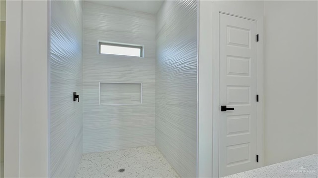 bathroom featuring a tile shower