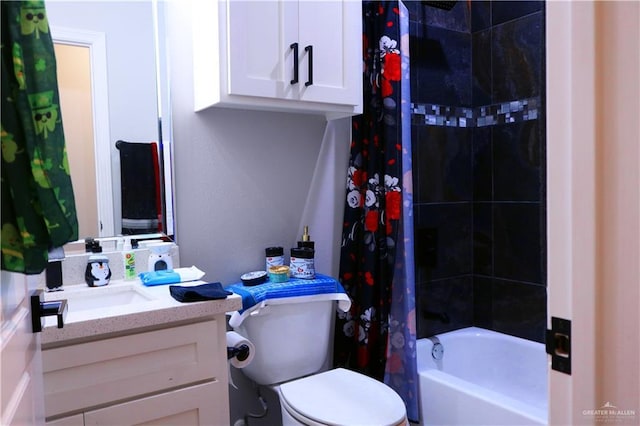 506 Oak Ridge St, Donna, TX 78537 - bathroom featuring toilet, shower / tub combo with curtain, and vanity