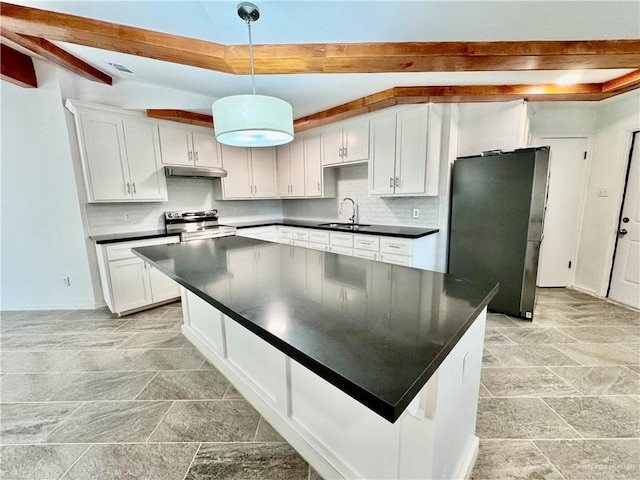 kitchen with sink, decorative light fixtures, decorative backsplash, white cabinets, and appliances with stainless steel finishes