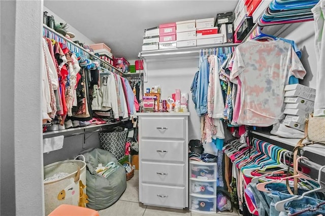 spacious closet featuring light tile patterned floors