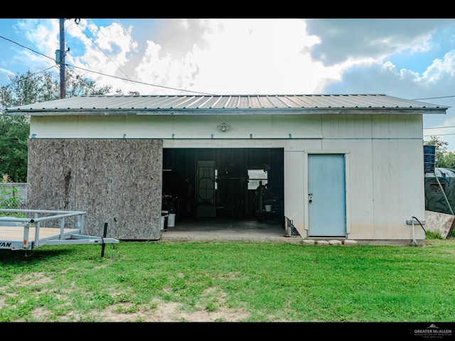 exterior space featuring an outdoor structure and a yard