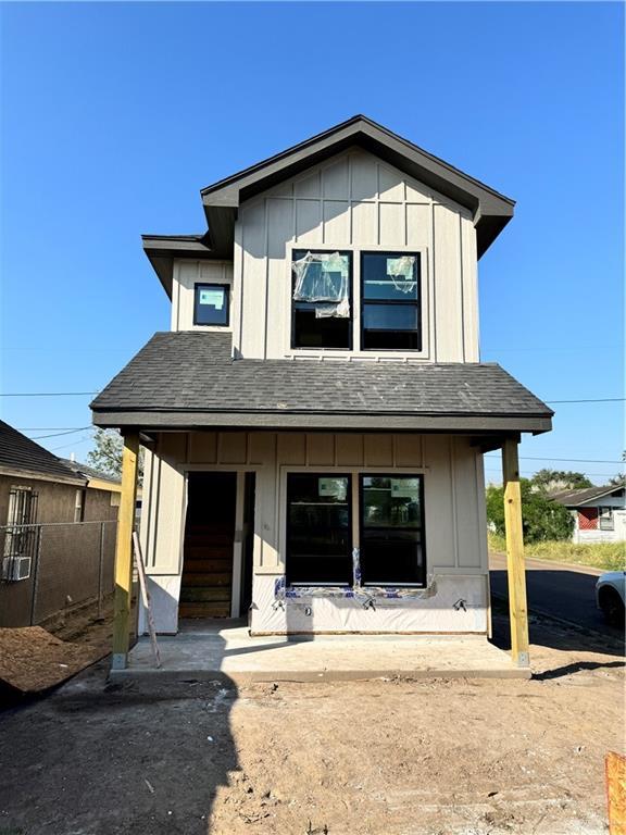 view of front of home featuring covered porch