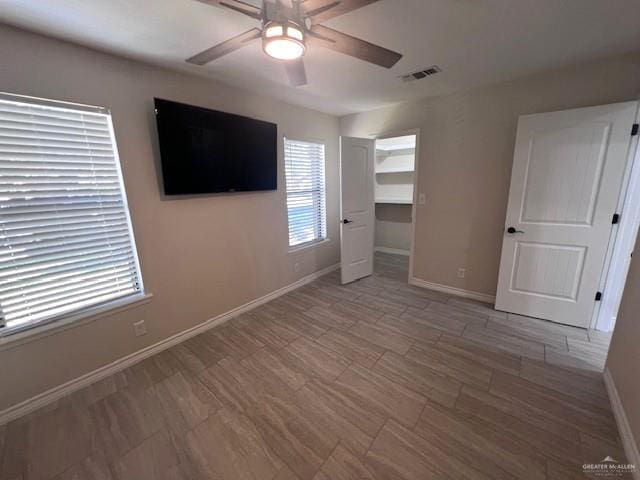 unfurnished bedroom featuring ceiling fan and a closet