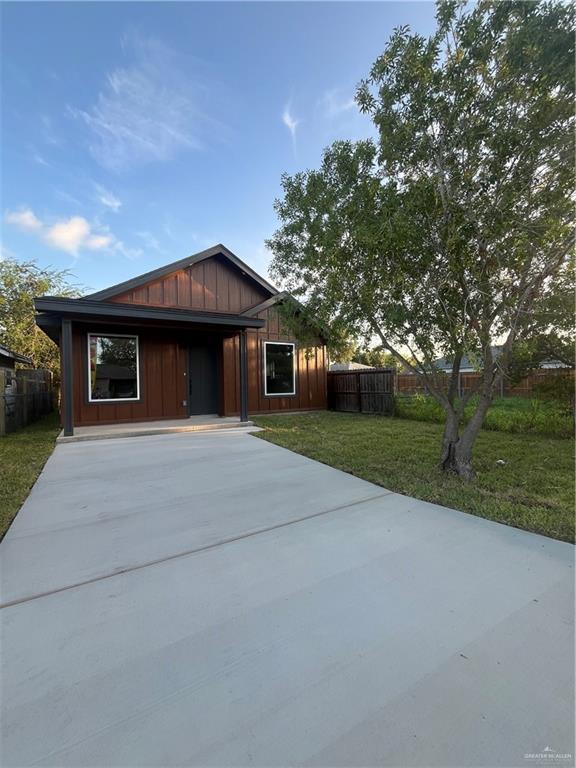 808 E Evans Ave, Pharr, TX 78577 - view of front facade featuring driveway