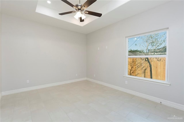 empty room featuring ceiling fan