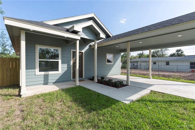 view of front of house with a front yard