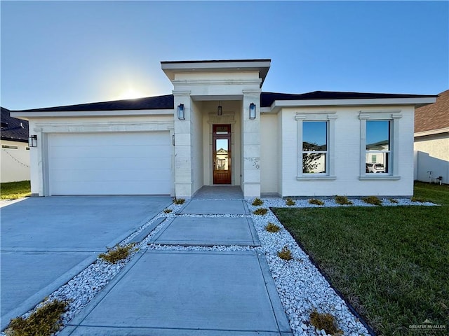 view of front facade featuring a garage, driveway, and a front lawn