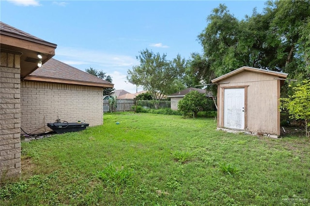 view of yard with a shed