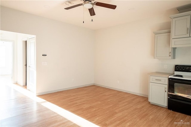 kitchen with electric range, light hardwood / wood-style flooring, and ceiling fan