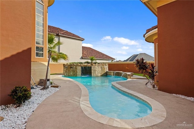 view of swimming pool featuring pool water feature