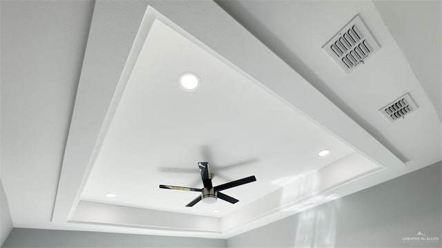 room details with ceiling fan