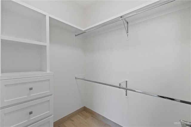 1218 N Lincoln Ave, San Juan, TX 78589 - walk in closet featuring light wood-style flooring