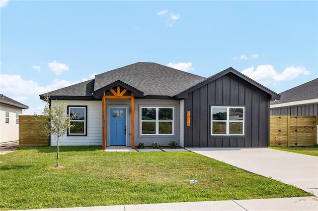 view of front of property with a front lawn