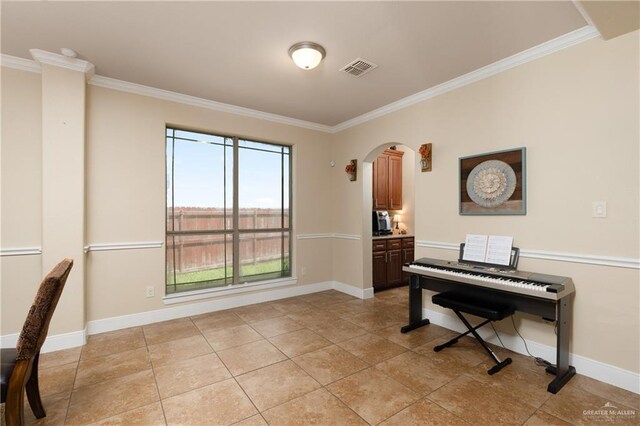4230 Stillwater Cv, Edinburg, TX 78542 - interior space featuring baseboards, visible vents, arched walkways, and ornamental molding