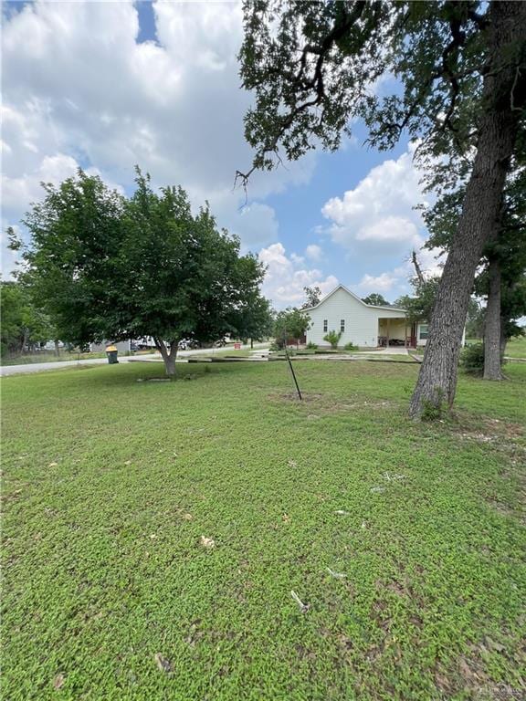 119 Cherokee Cir, Smithville, TX 78957 - view of green lawn