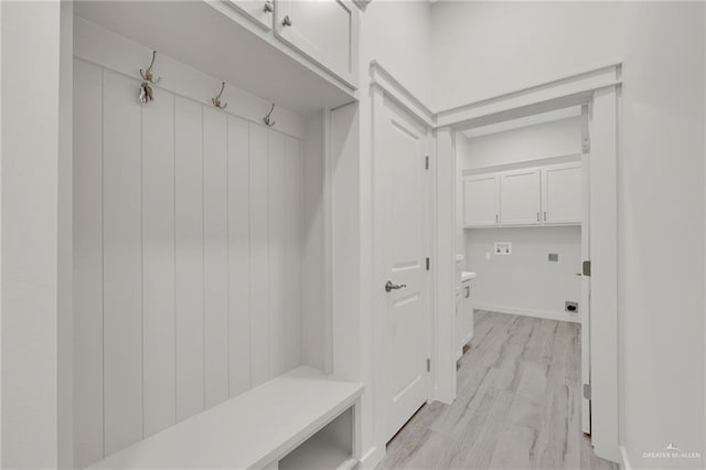 1007 Broken Arrow Dr, Alamo, TX 78516 - mudroom featuring light wood finished floors