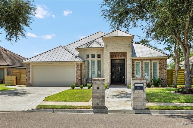 view of front of property featuring a front lawn and a garage