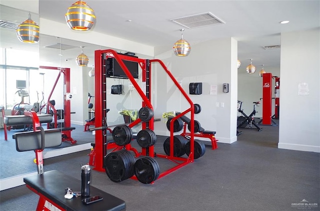 workout area with visible vents, recessed lighting, and baseboards