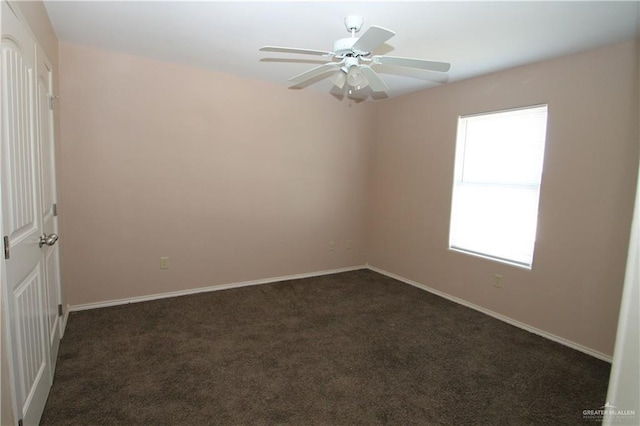 carpeted empty room featuring ceiling fan