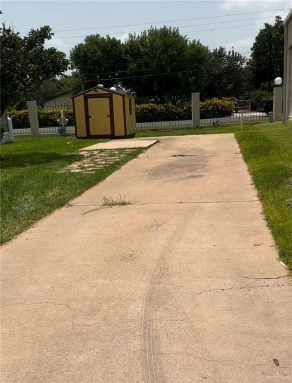2412 Bobolink Cir W, Palmview, TX 78572 - photo 4