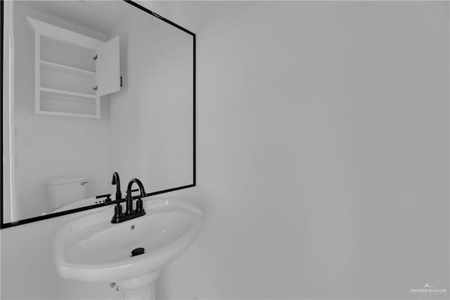 bathroom featuring sink and toilet