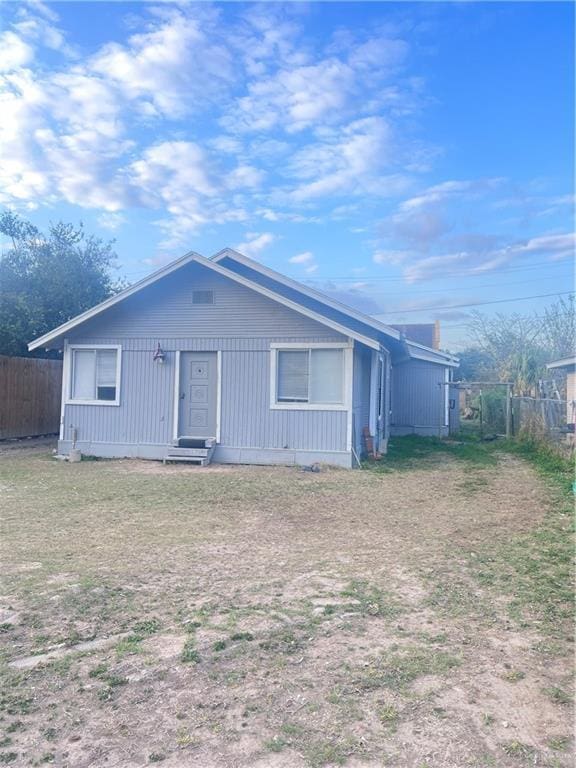 view of front of property with entry steps and fence