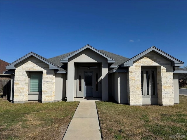 view of front facade featuring a front yard