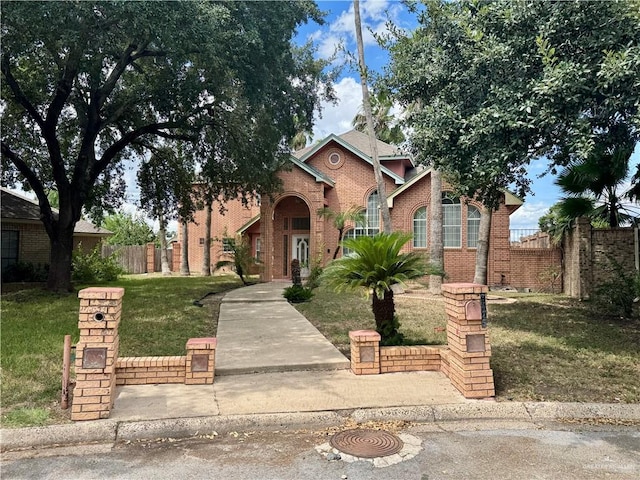 view of front of property with a front yard