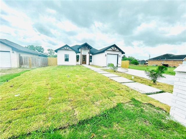 view of front facade featuring fence, a front yard, and stucco siding