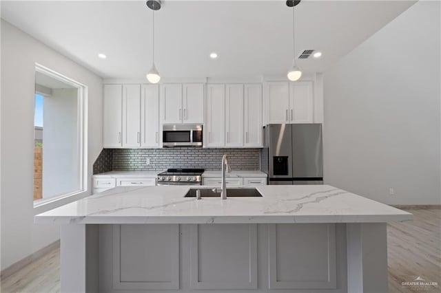 1216 N Lincoln Ave, San Juan, TX 78589 - kitchen featuring appliances with stainless steel finishes, a sink, light wood-style flooring, backsplash, and recessed lighting