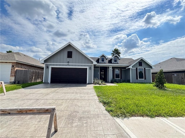 view of front of home featuring a front yard and a garage