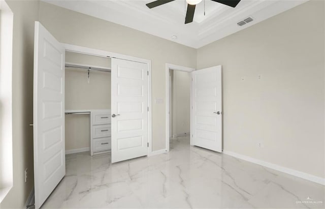 unfurnished bedroom with ceiling fan and a closet