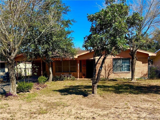 view of front facade featuring brick siding and a front lawn