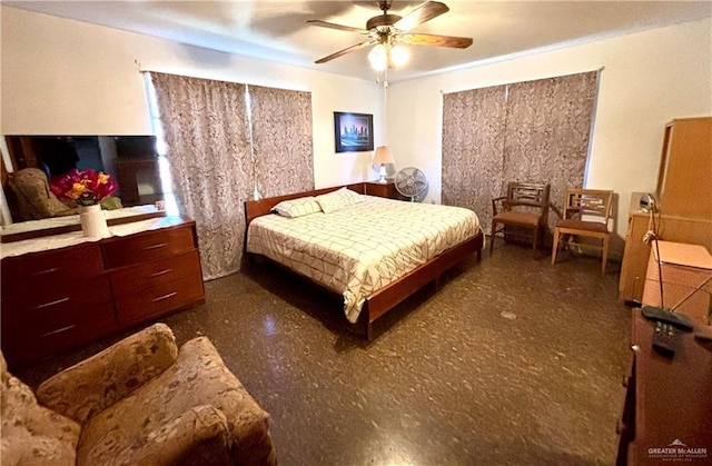 bedroom with ceiling fan