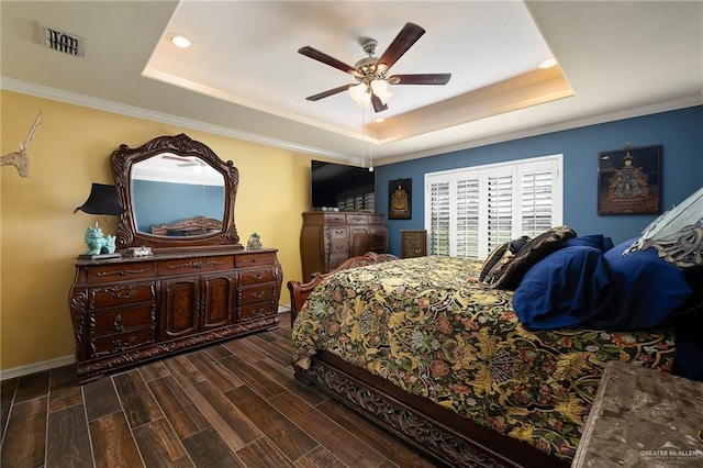 2729 Ashley Ct, Pharr, TX 78577 - bedroom featuring dark wood finished floors, a tray ceiling, visible vents, recessed lighting, and baseboards