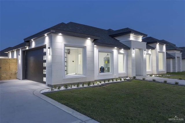 view of front facade featuring a garage and a front lawn