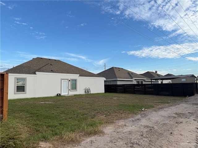 back of house featuring a yard