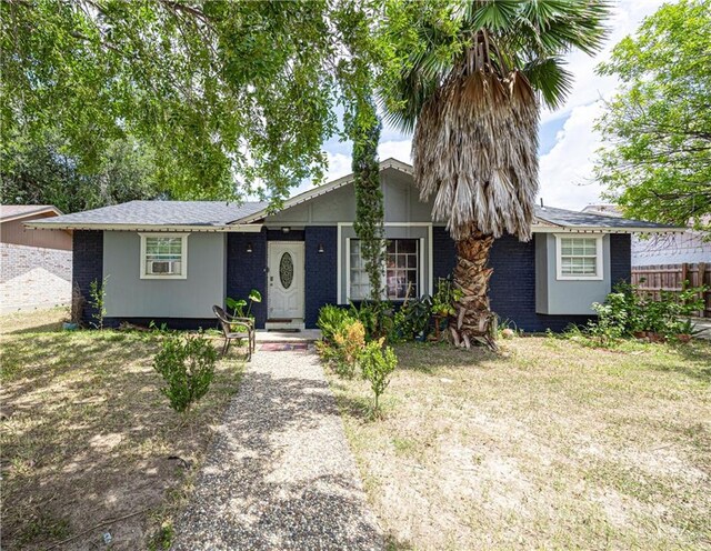 single story home with a front lawn