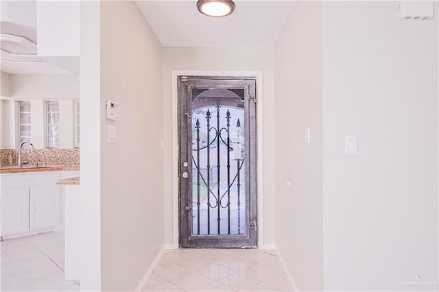 entryway featuring light tile patterned flooring and baseboards