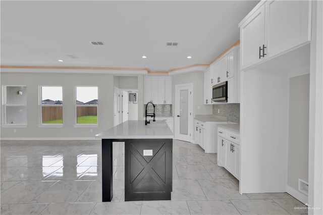 2000 Lime St, San Juan, TX 78589 - kitchen featuring stainless steel microwave, a chandelier, light marble finish floors, recessed lighting, and baseboards