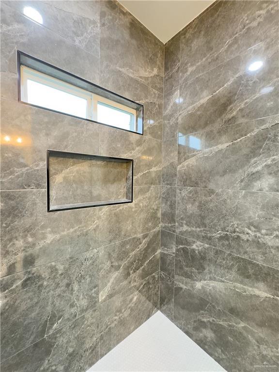 bathroom featuring tiled shower